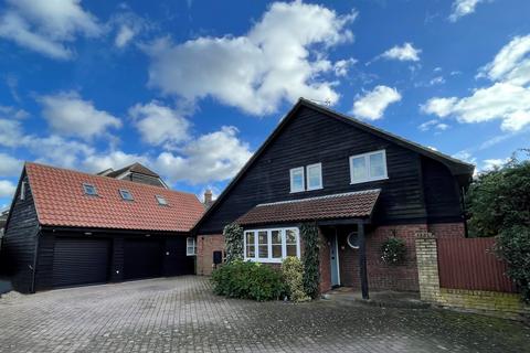 7 Old Barn Close, Henlow, SG16 6NL