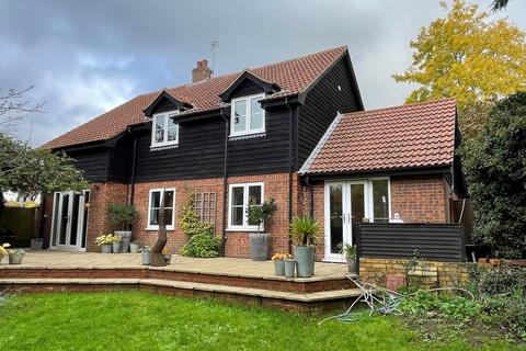 7 Old Barn Close, Henlow, SG16 6NL