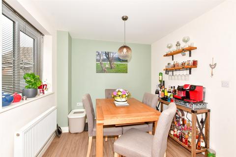 15 Arable Drive, Whitfield, Dover, CT16 3FE