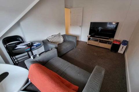 3 bedroom flat to rent, Holdenhurst Road, Bournemouth, Bournemouth