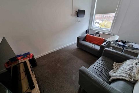 3 bedroom flat to rent, Holdenhurst Road, Bournemouth, Bournemouth