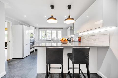 1 Hanover Drive, Chislehurst, BR7 6TA
