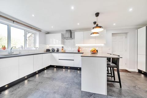 1 Hanover Drive, Chislehurst, BR7 6TA