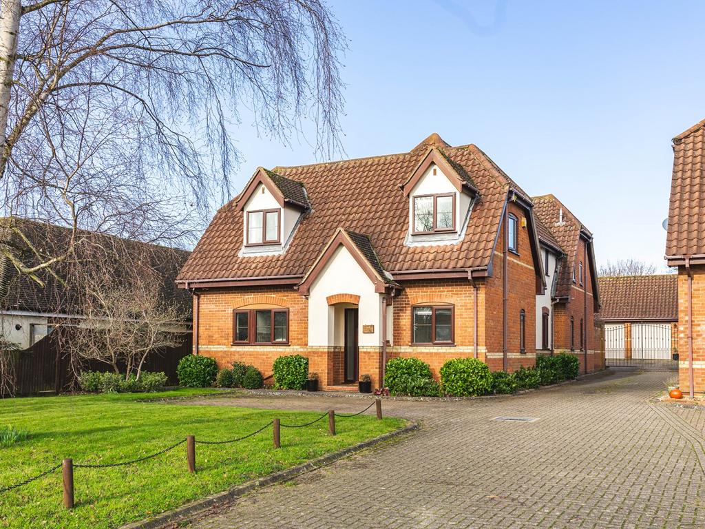 Shefford Road, Meppershall, Shefford, SG17 4 bed detached house for