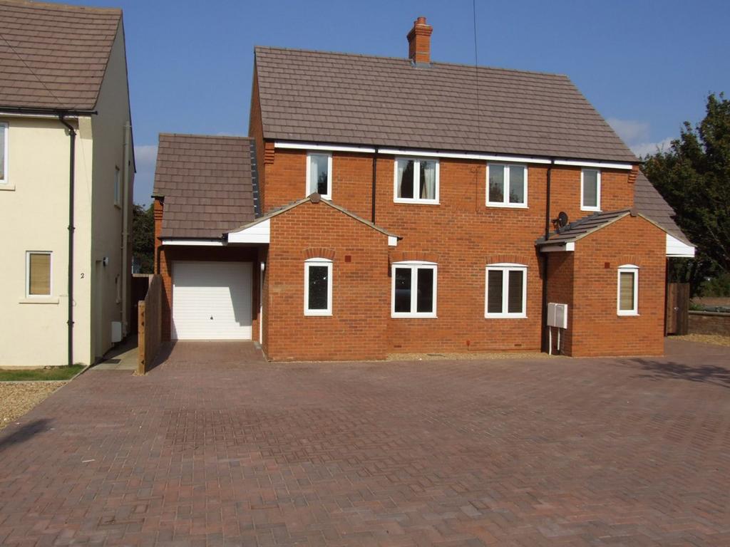 Crackle Hill Road, Meppershall, Shefford, SG17 3 bed semidetached