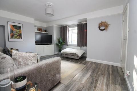 1 Avon Chase, Henlow, SG16 6HG
