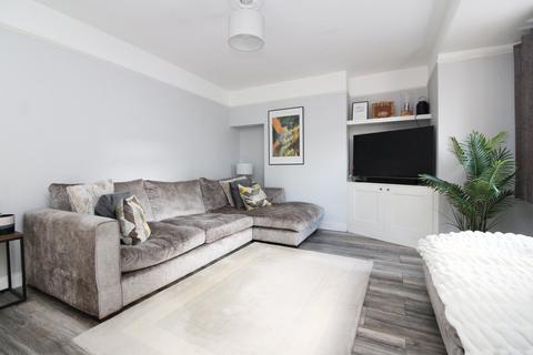 1 Avon Chase, Henlow, SG16 6HG