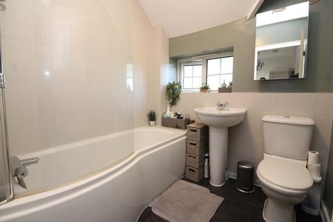1 Avon Chase, Henlow, SG16 6HG