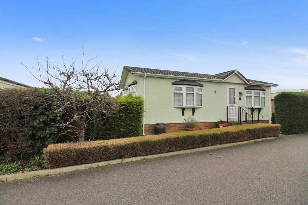 Silver Birch Avenue, Wilstead... 2 bed park home £125,000