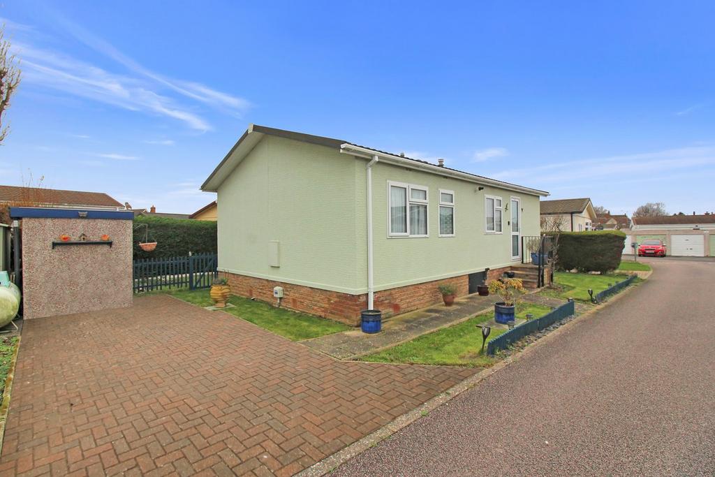 Silver Birch Avenue, Wilstead... 2 bed park home £125,000