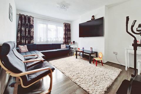 2 bedroom ground floor maisonette for sale, Rush Green Road, Romford RM7