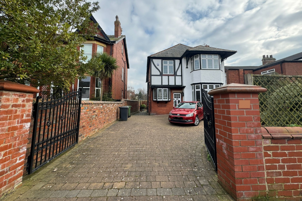 Arnside Road, Southport, PR9 0QX 4 bed detached house for sale £375,000
