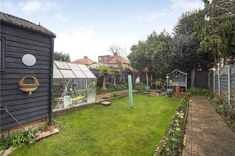 11 Melrose Avenue, Twickenham, TW2 7JE