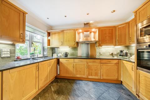 undefined, Queens Road, Weybridge, KT13