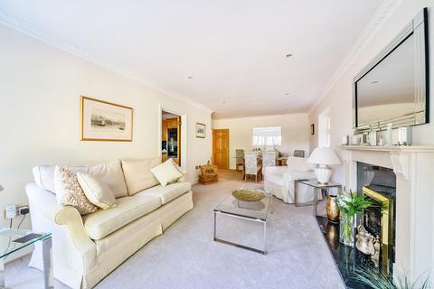undefined, Queens Road, Weybridge, KT13