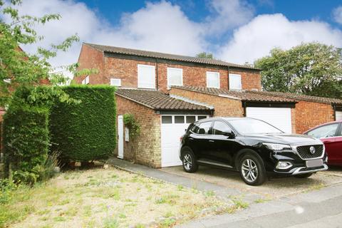 2 bedroom maisonette for sale, Howard Drive, Letchworth Garden City, SG6