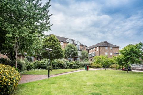 2 bedroom flat to rent, Paveley Drive, London SW11