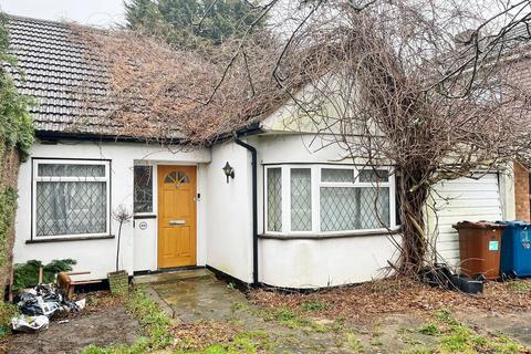 2 bedroom semi-detached bungalow for sale - Sylvia Avenue, Hatch End, Middlesex
