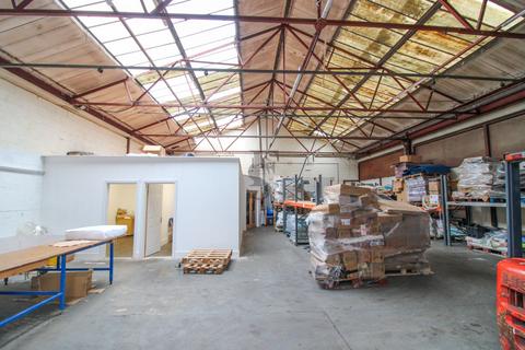 Warehouse to rent - Unit P, Oakland Road, Leicester
