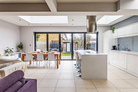 43 Malden Hill Gardens, New Malden, KT3 4HS