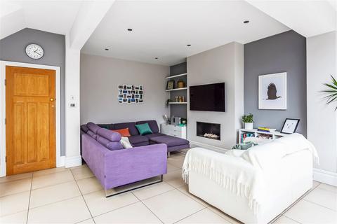 43 Malden Hill Gardens, New Malden, KT3 4HS