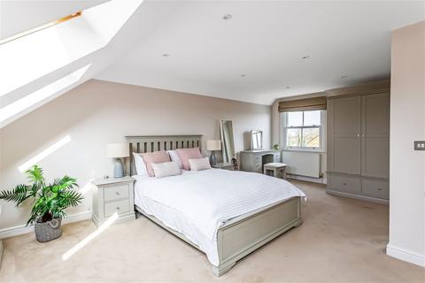43 Malden Hill Gardens, New Malden, KT3 4HS