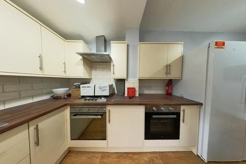 6 bedroom terraced house to rent, Furness Road, Fallowfield M14 6LX