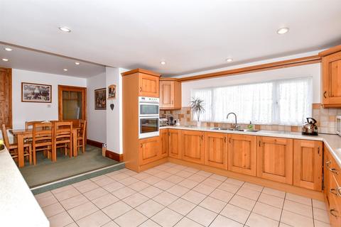 62 Kings Drive, Gravesend, DA12 5BJ