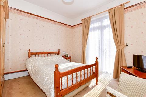 62 Kings Drive, Gravesend, DA12 5BJ