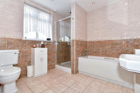62 Kings Drive, Gravesend, DA12 5BJ