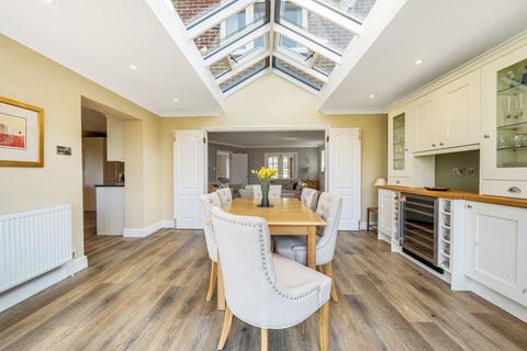 15 Downs View Road, Bookham, Leatherhead, KT23 4PP