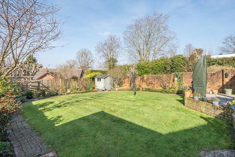 15 Downs View Road, Bookham, Leatherhead, KT23 4PP