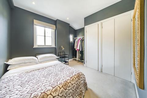 74a Oaklands Grove, London, W12 0JB