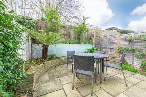 3 bedroom terraced house for sale - Turner Place, London, SW11