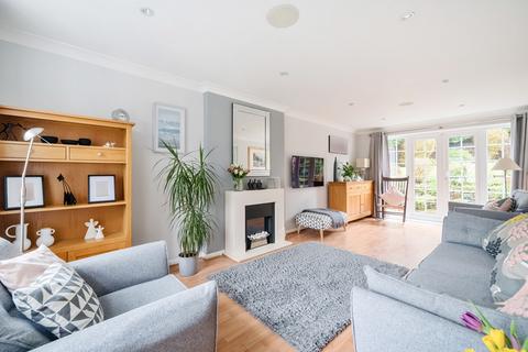 11 Ambleside Crescent, Farnham, GU9 0RZ