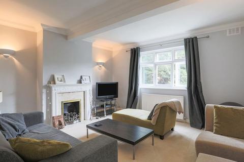 2 bedroom flat to rent, Grove Park Road, Mottingham, SE9