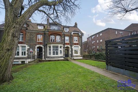 Studio to rent, Mount View Road, Crouch End N4