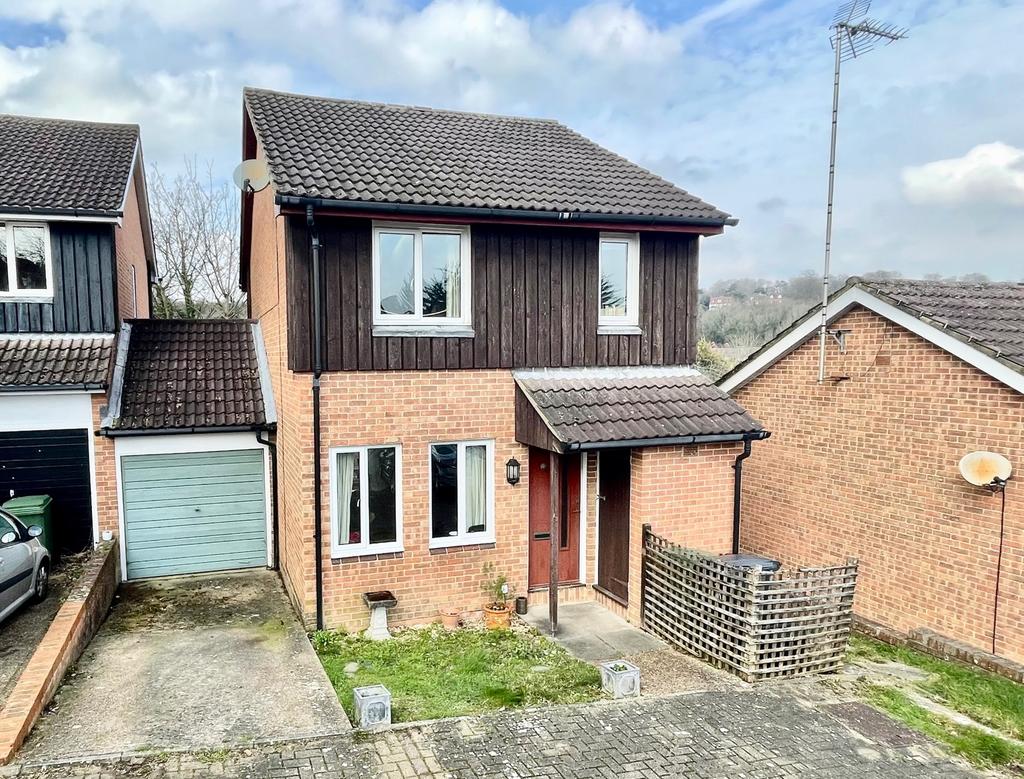 Badger Farm, Winchester 3 bed link detached house for sale £450,000