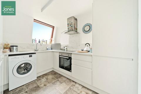 2 bedroom flat to rent, Capelia House, 18-21 West Parade, Worthing, West Sussex, BN11