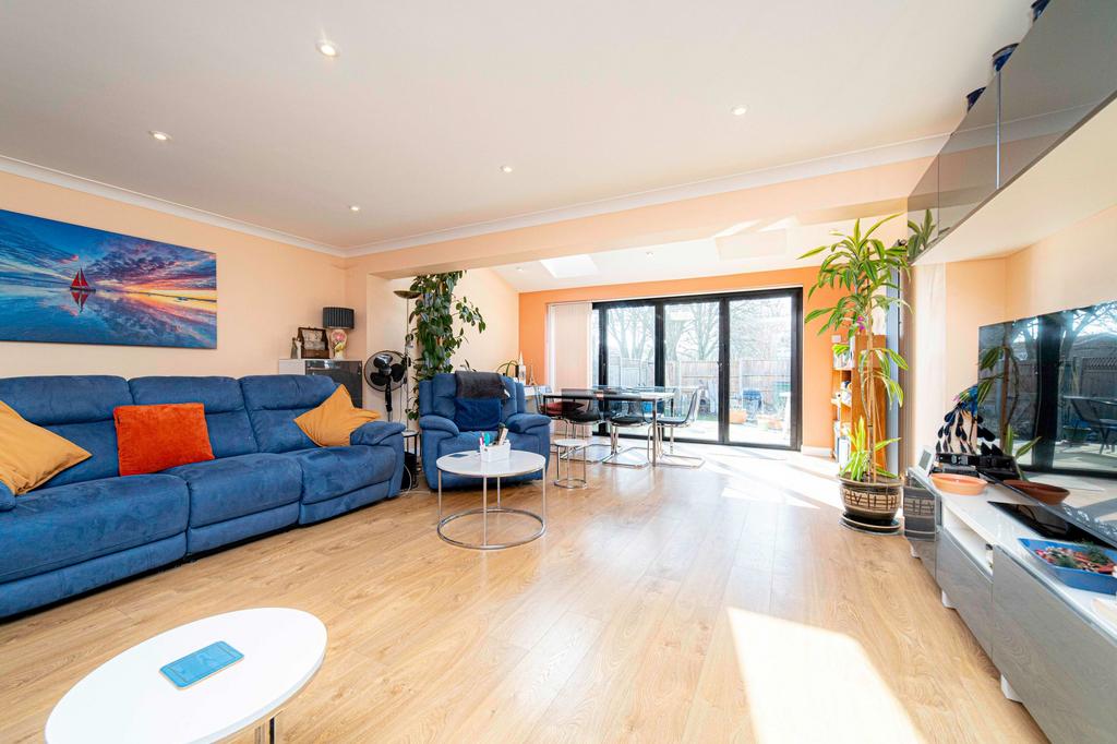 Lynwood, Folkestone, CT19 3 bed terraced house for sale £350,000