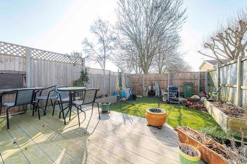 91 Lynwood, Folkestone, CT19 5DD