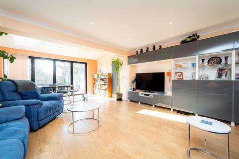 91 Lynwood, Folkestone, CT19 5DD