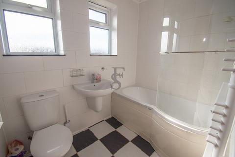 3 bedroom semi-detached house to rent, Keyham Lane West, Leicester