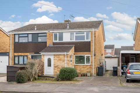 3 bedroom semi-detached house for sale - Colwell Drive,  Witney,  OX28