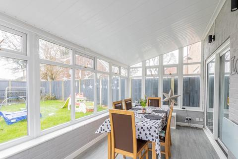 2 Avignon Close, Colchester, CO2 8YH