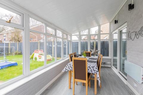 2 Avignon Close, Colchester, CO2 8YH