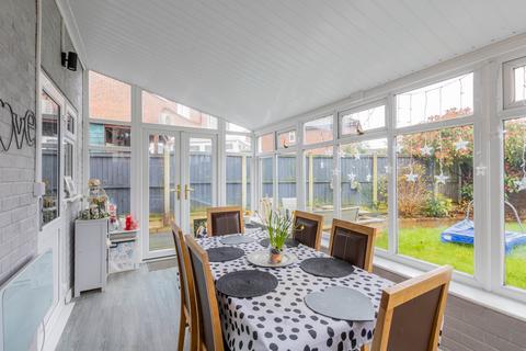 2 Avignon Close, Colchester, CO2 8YH