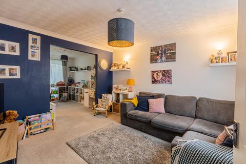2 Avignon Close, Colchester, CO2 8YH
