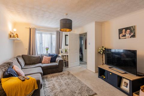 2 Avignon Close, Colchester, CO2 8YH