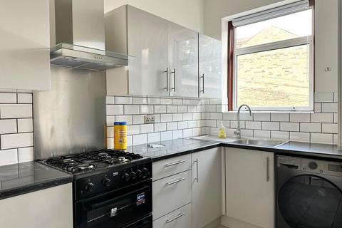2 bedroom flat to rent - High Road, London, E15